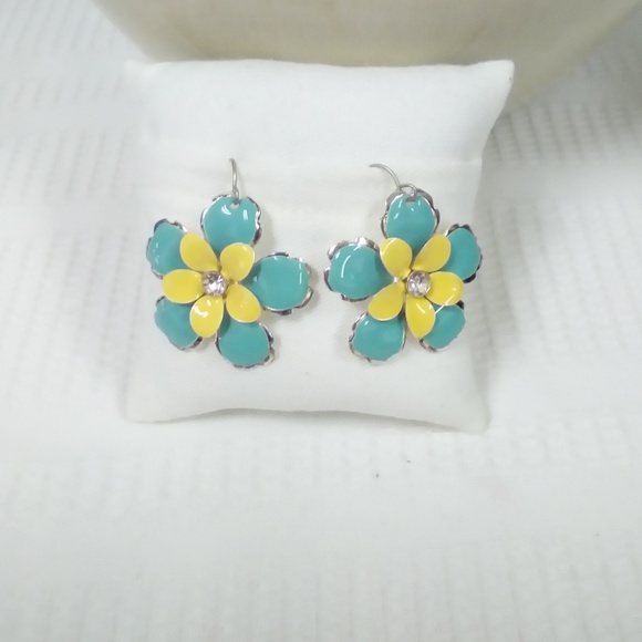 Jewelry - NWT Floral Earrings Jewelry - NWT Floral Earrings